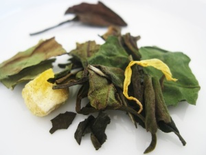 Dry leaves - Pear Mu Tan white tea
